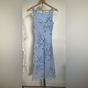 B. Smart sleeveless, light blue chiffon midi or maxi dress